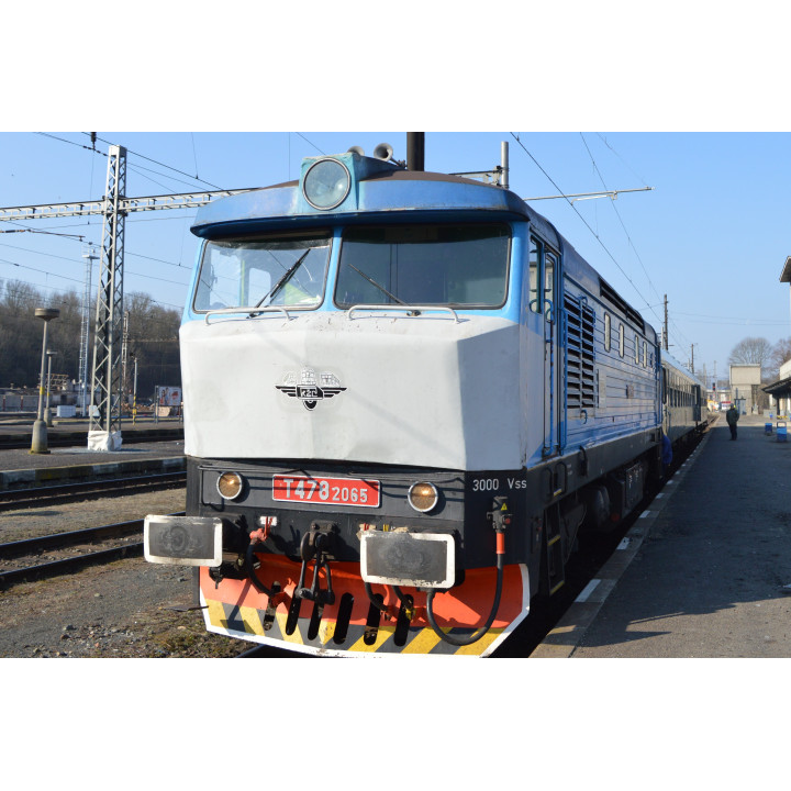 KŽC černé čelní s bílým podkladem